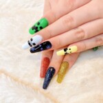 ポップで個性全開!カラフル&キャラクターネイル
