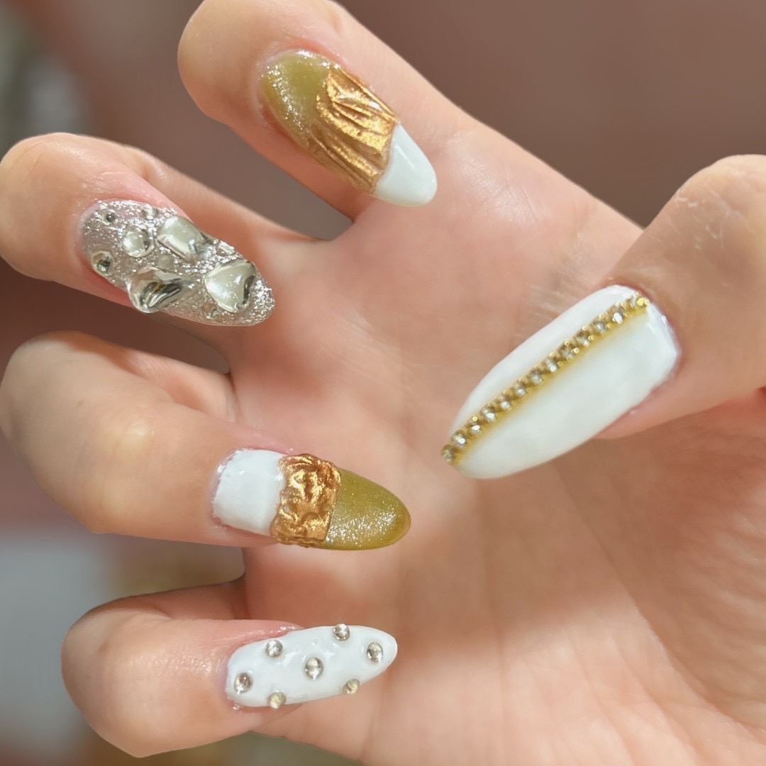 上品ゴールドで輝く大人ネイル✨シンプル派にもおすすめ💅