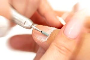 「越谷レイクタウンで安心のネイルケア！NAIL Studio Hazukiがジェルネイルからセルフケアまでお手伝い」